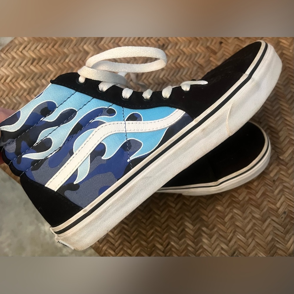 High-Top Vans Camo Flame SZ 7 junior/ 8.5 W
